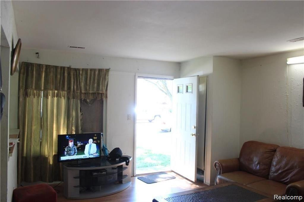 6444 AUBURN Street, Detroit, MI 48228 — Photo 11