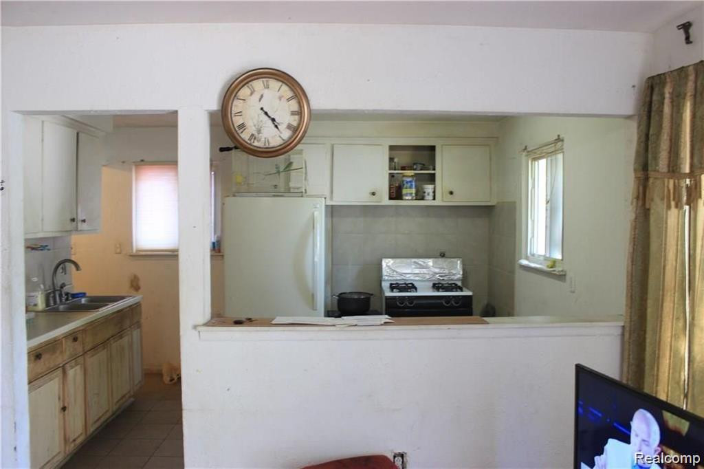 6444 AUBURN Street, Detroit, MI 48228 — Photo 16