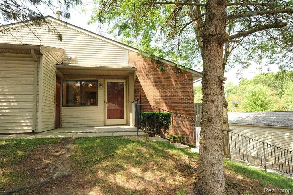 391 SPRING BROOKE Drive, Brighton, MI 48116 — front exterior