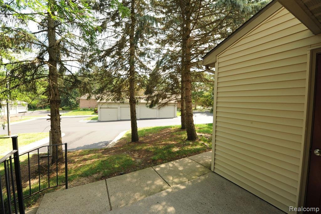 391 SPRING BROOKE Drive, Brighton, MI 48116 — Photo 2