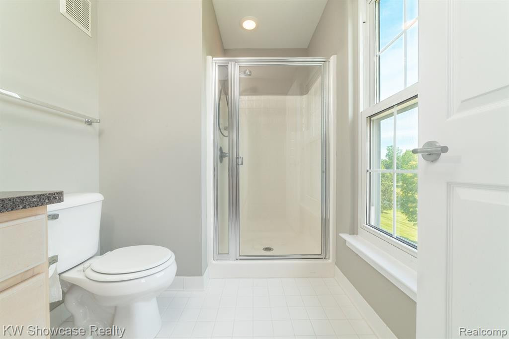 4211 ADDINGTON Drive, Commerce Twp, MI 48390 — Photo 8