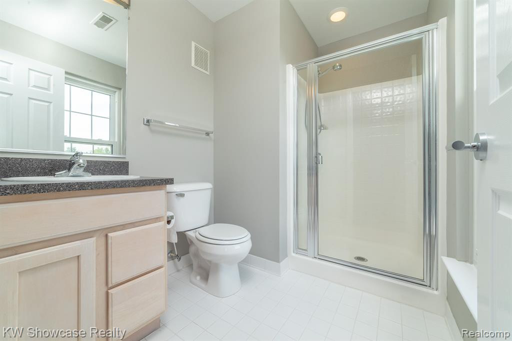 4211 ADDINGTON Drive, Commerce Twp, MI 48390 — Photo 9