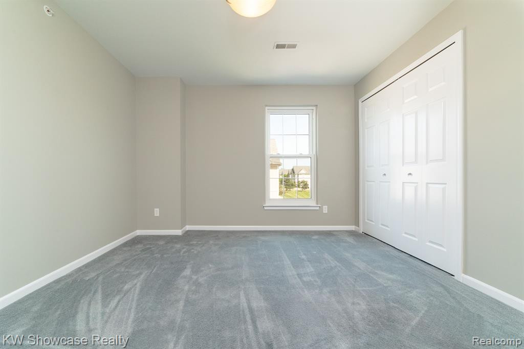 4211 ADDINGTON Drive, Commerce Twp, MI 48390 — Photo 11