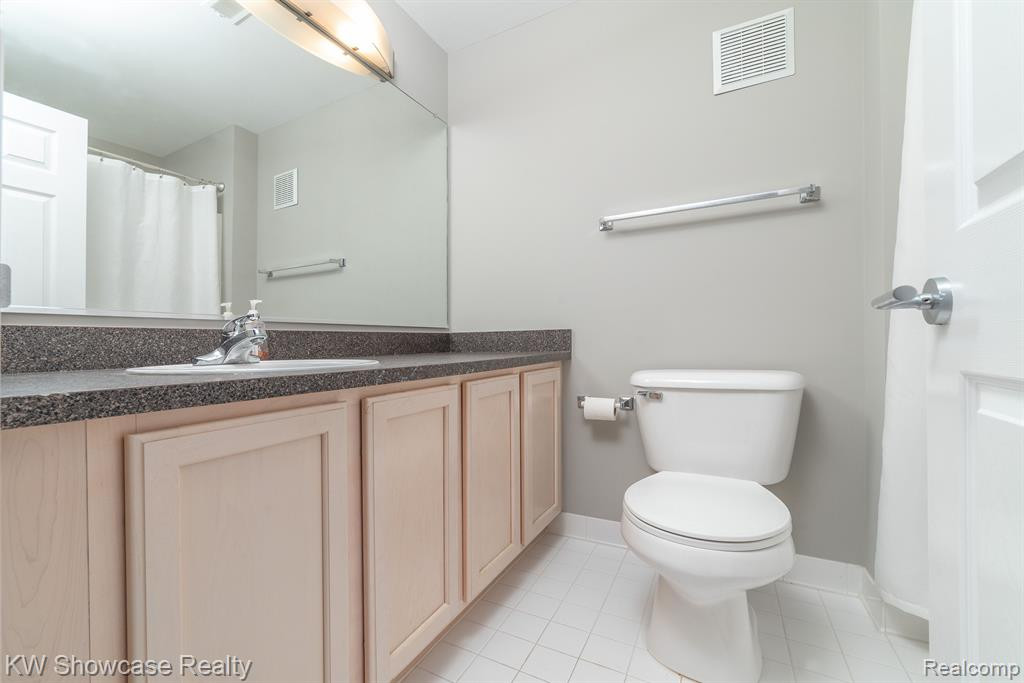 4211 ADDINGTON Drive, Commerce Twp, MI 48390 — Photo 12