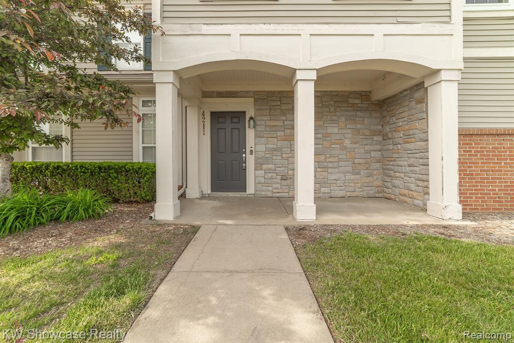 4211 ADDINGTON Drive, Commerce Twp, MI 48390 — Photo 16