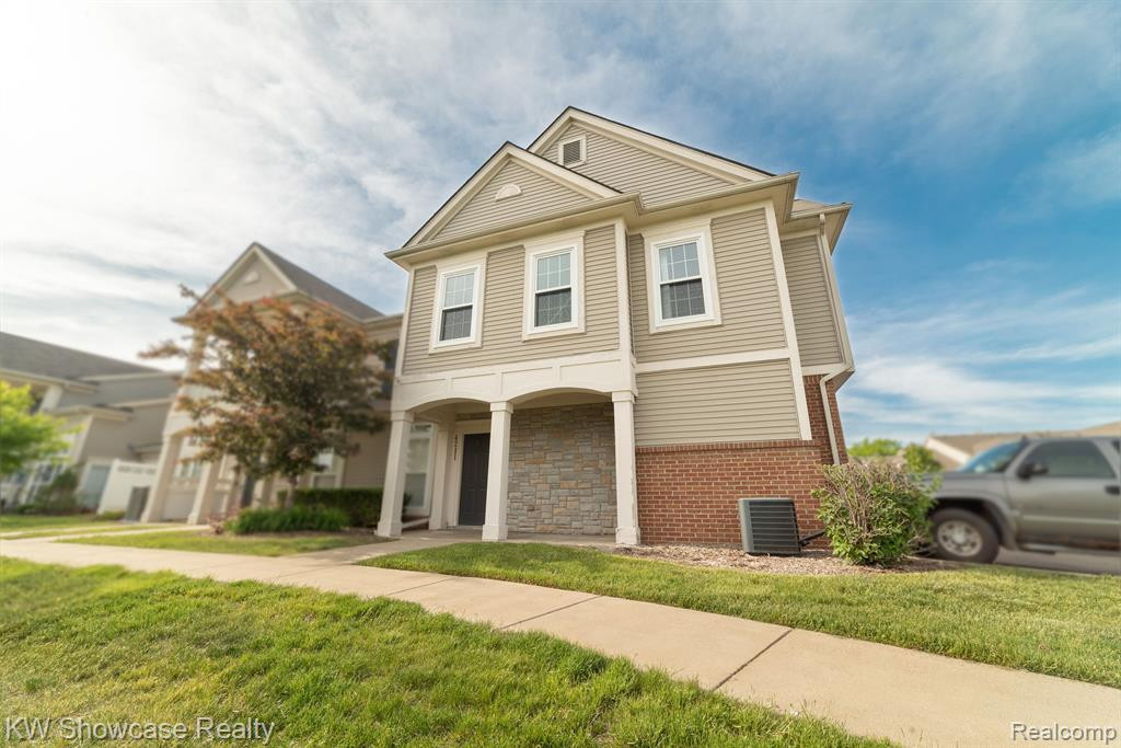 4211 ADDINGTON Drive, Commerce Twp, MI 48390 — Photo 17