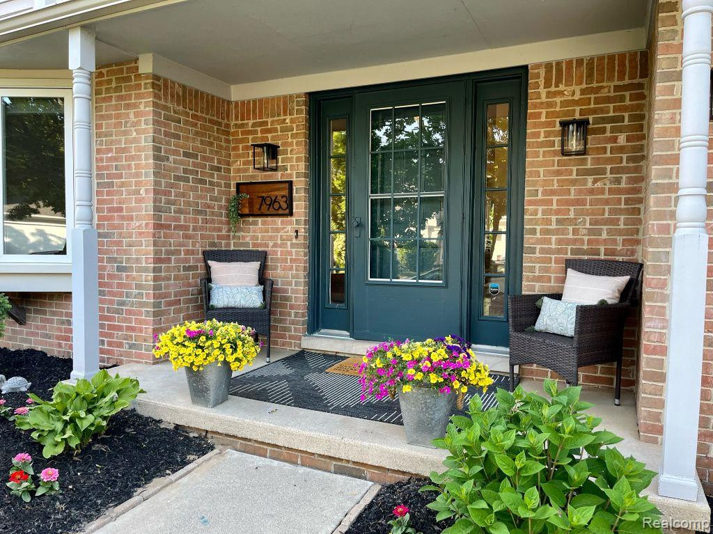 7963 LAKE CREST Drive, Ypsilanti, MI 48197 — Photo 2