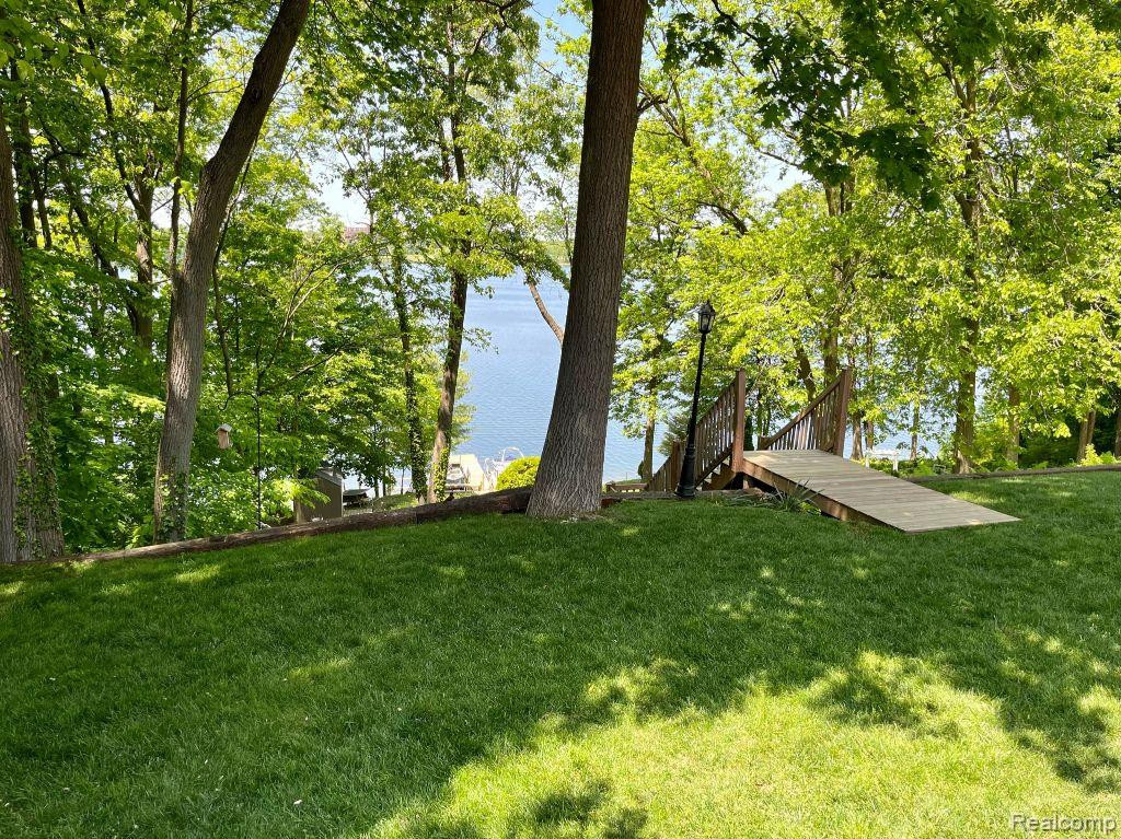 7963 LAKE CREST Drive, Ypsilanti, MI 48197 — Photo 35