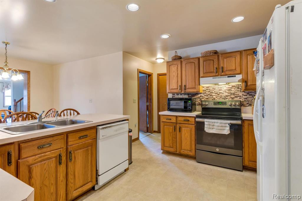 9356 MAPLE Street, New Lothrop, MI 48460 — Photo 27