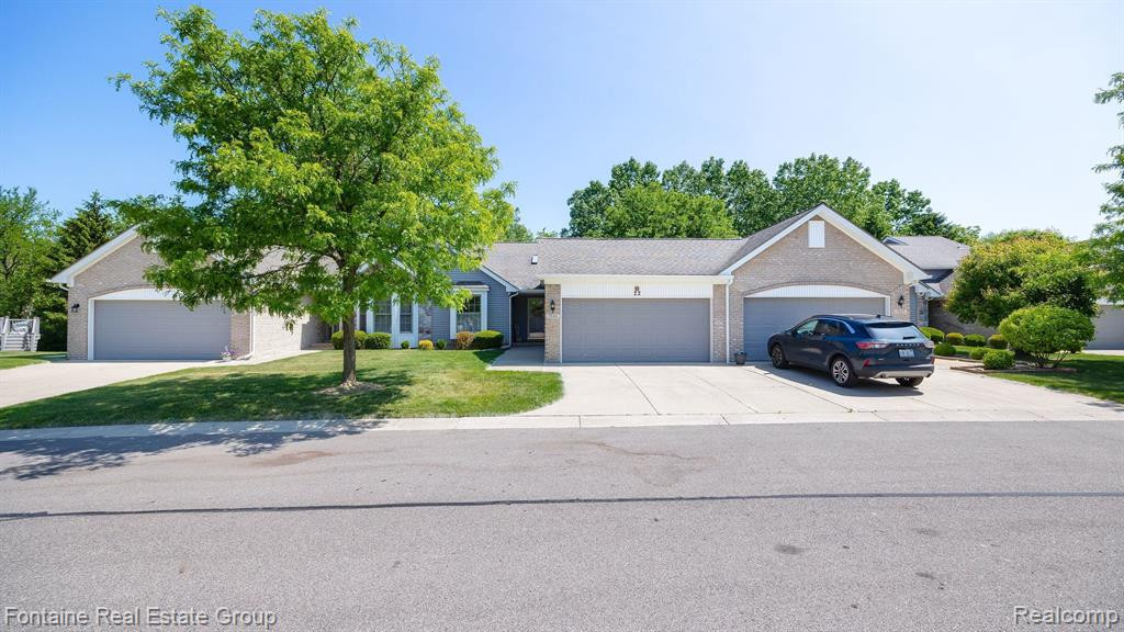 7535 GREEN MEADOW Lane, Canton, MI 48187 — Photo 2