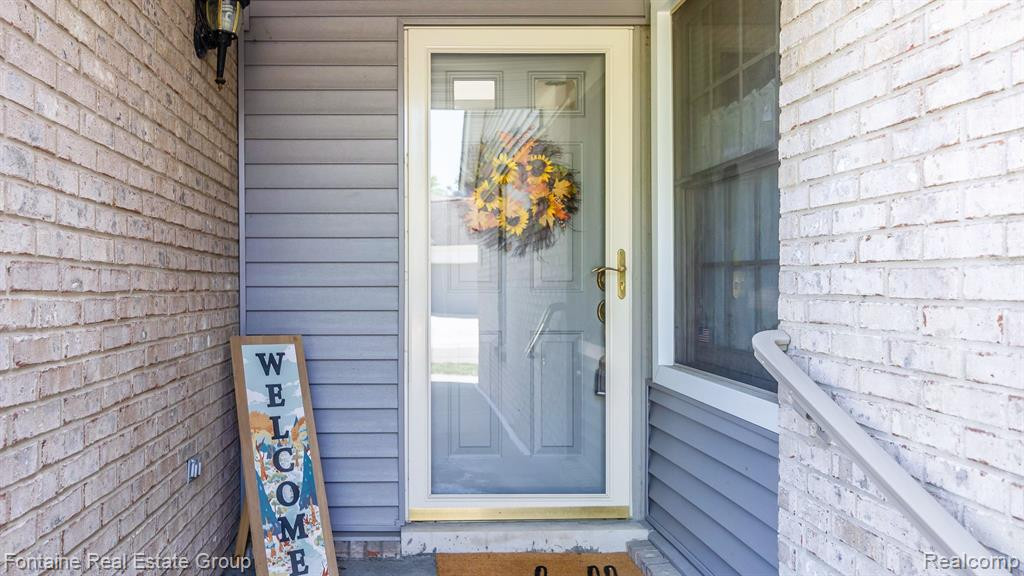 7535 GREEN MEADOW Lane, Canton, MI 48187 — Photo 4