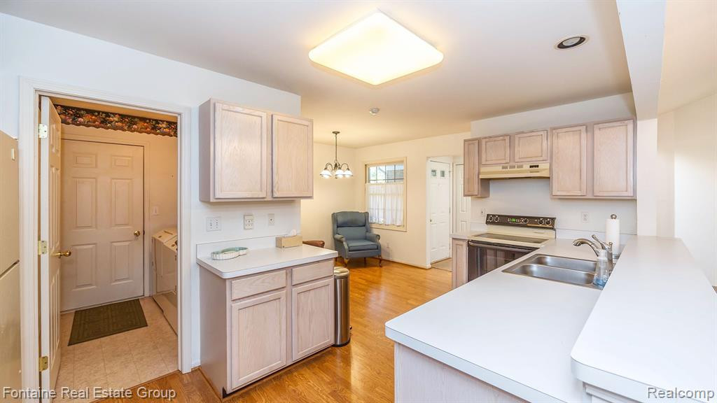 7535 GREEN MEADOW Lane, Canton, MI 48187 — Photo 10