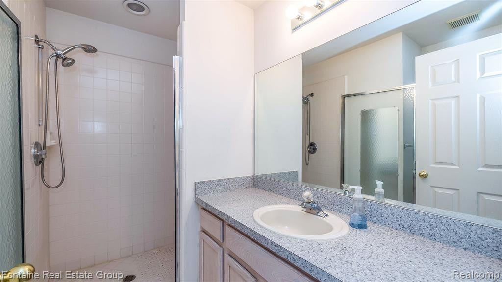 7535 GREEN MEADOW Lane, Canton, MI 48187 — Photo 20