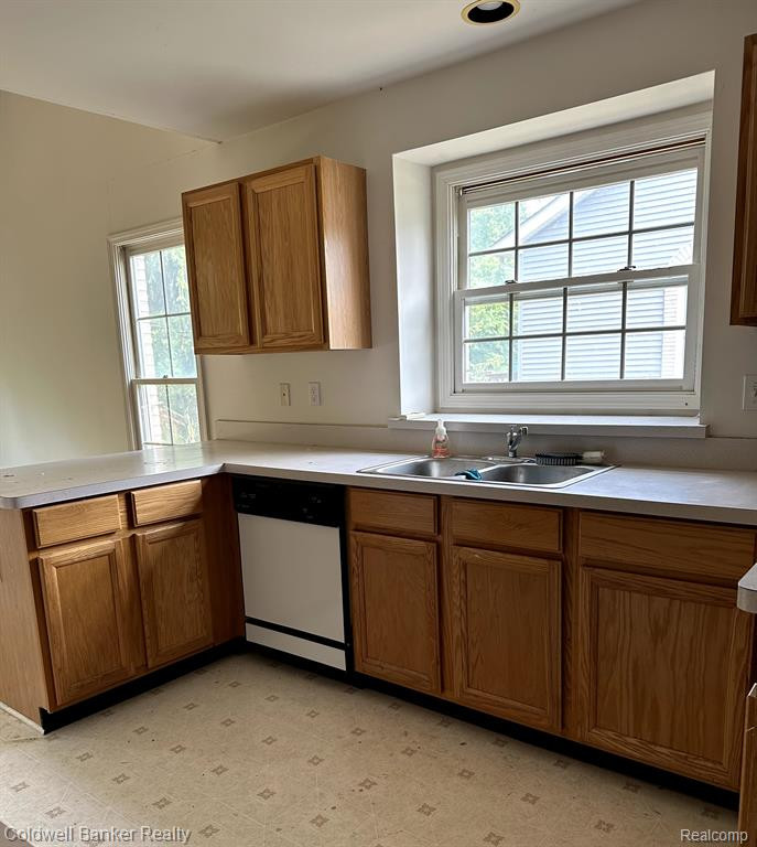7455 GREEN MEADOW Lane, Canton, MI 48187 — Photo 10