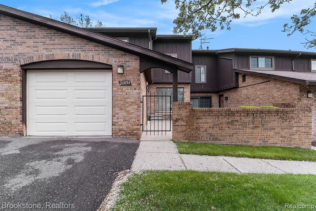 26854 SUMMERDALE Drive, Southfield, MI 48033 — Photo 2