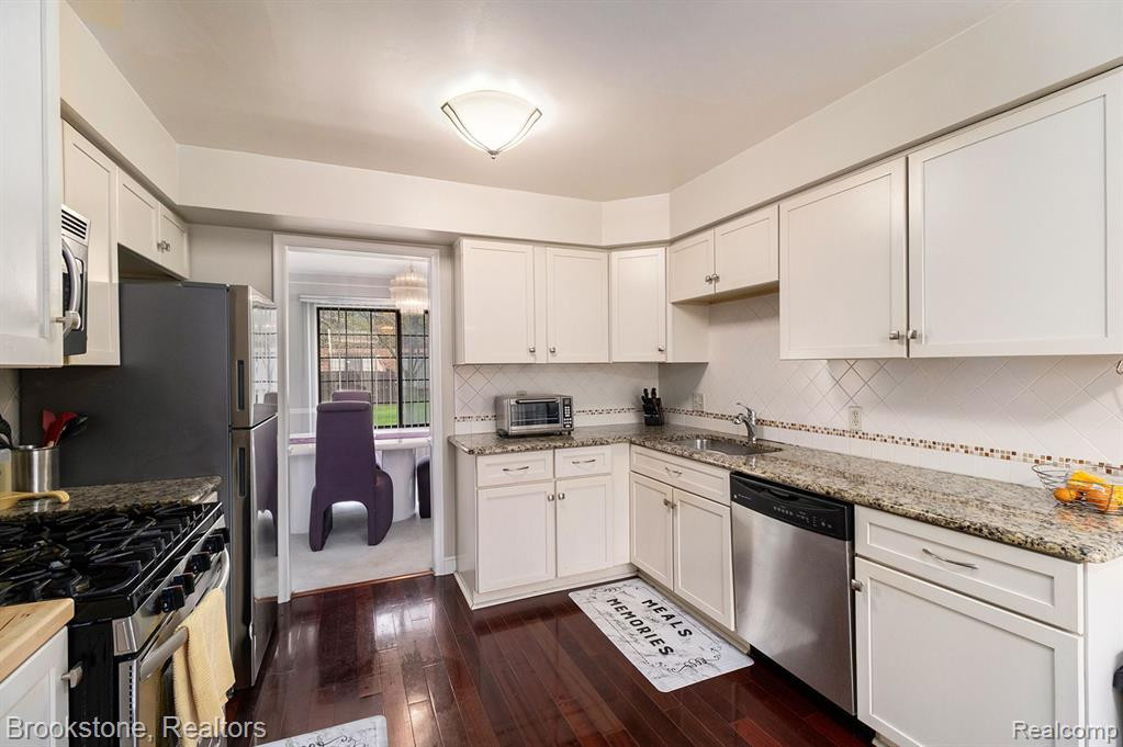 26854 SUMMERDALE Drive, Southfield, MI 48033 — Photo 10