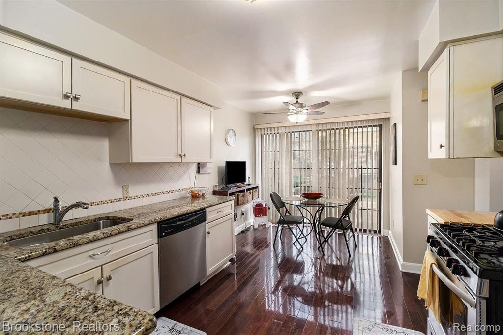 26854 SUMMERDALE Drive, Southfield, MI 48033 — Photo 11