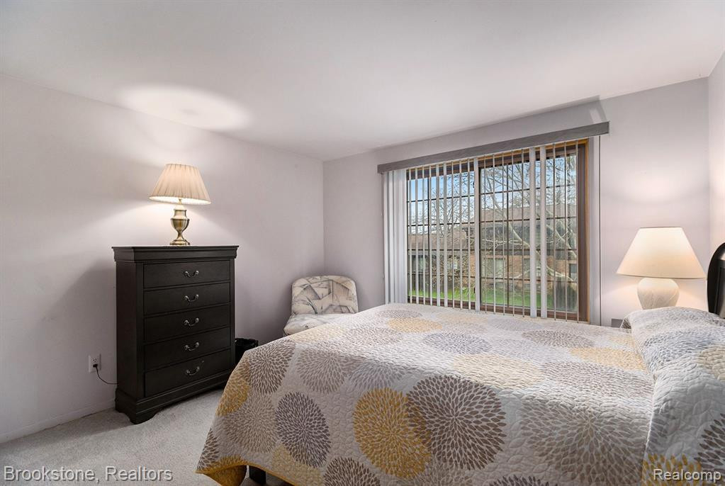 26854 SUMMERDALE Drive, Southfield, MI 48033 — Photo 15