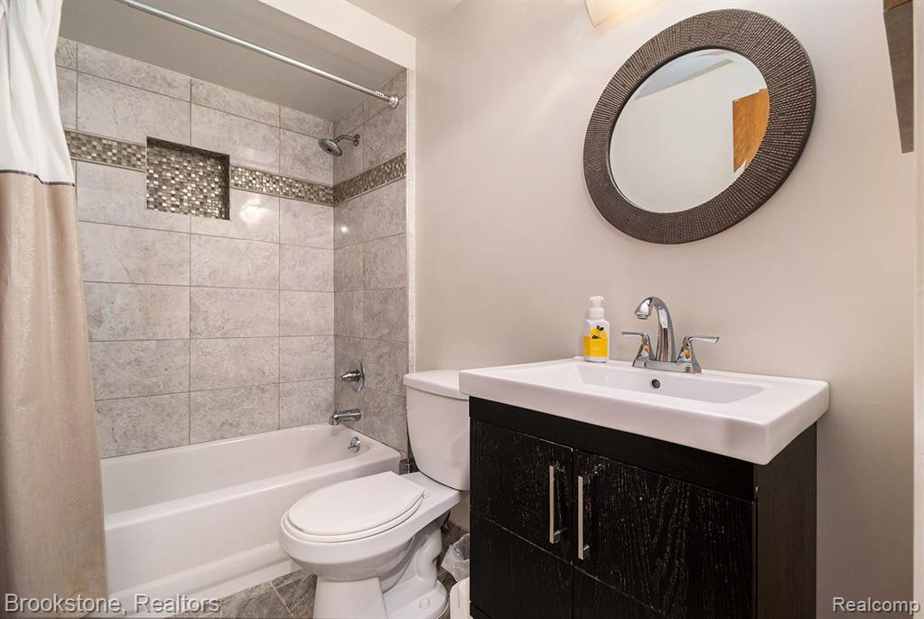 26854 SUMMERDALE Drive, Southfield, MI 48033 — Photo 16