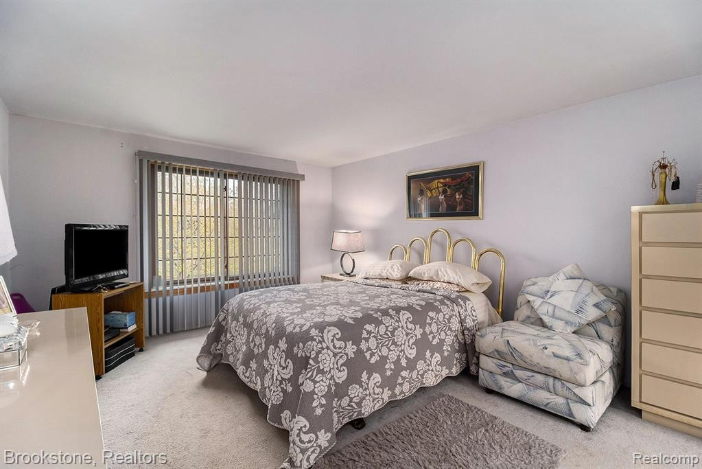 26854 SUMMERDALE Drive, Southfield, MI 48033 — Photo 17