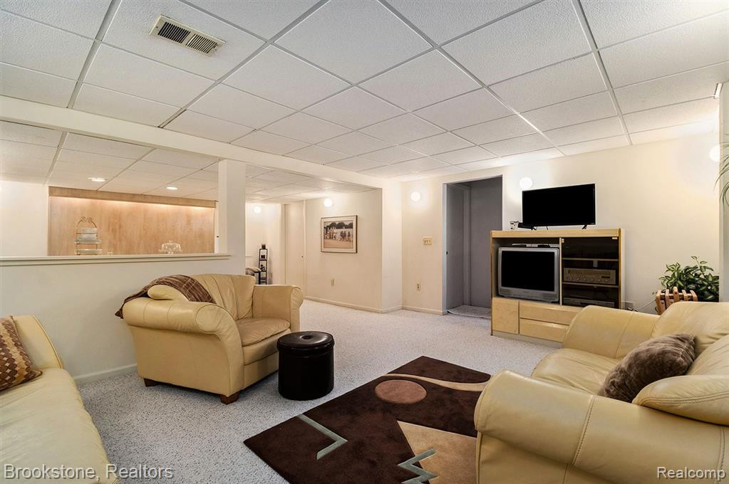 26854 SUMMERDALE Drive, Southfield, MI 48033 — Photo 21
