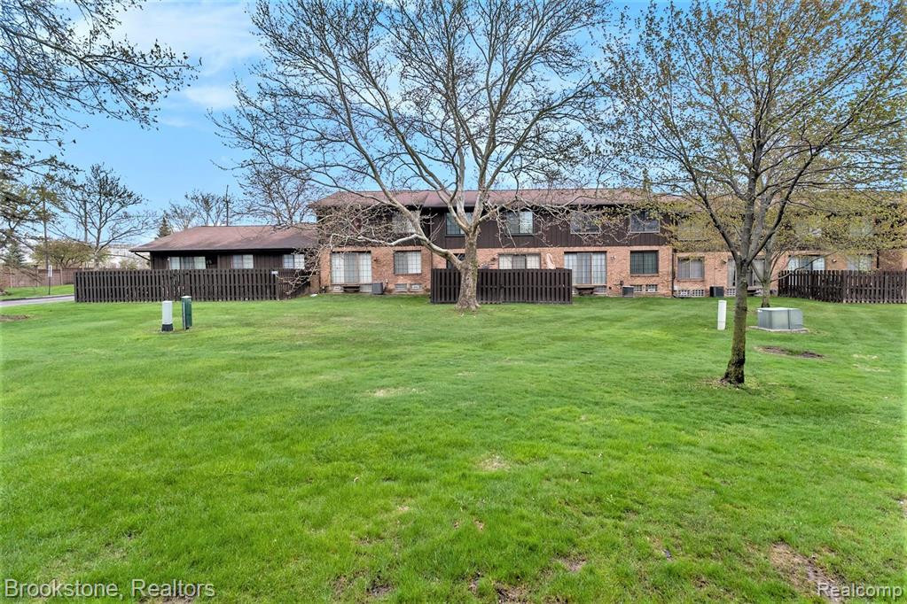 26854 SUMMERDALE Drive, Southfield, MI 48033 — Photo 26