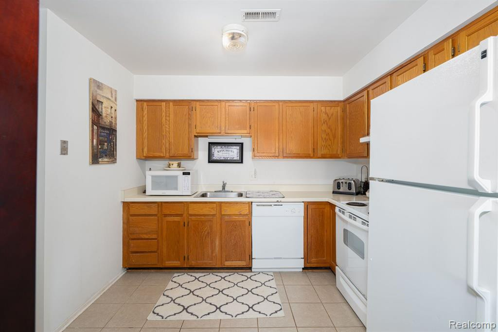 440 Baldwin Avenue, 71, Rochester, MI 48307 — Photo 10