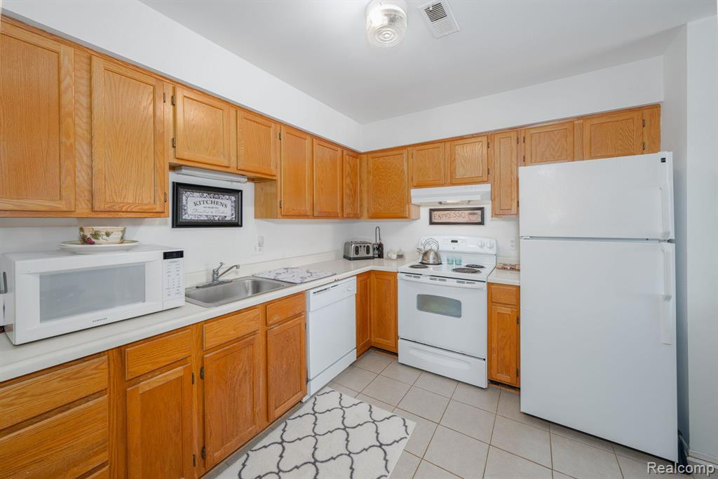 440 Baldwin Avenue, 71, Rochester, MI 48307 — Photo 11