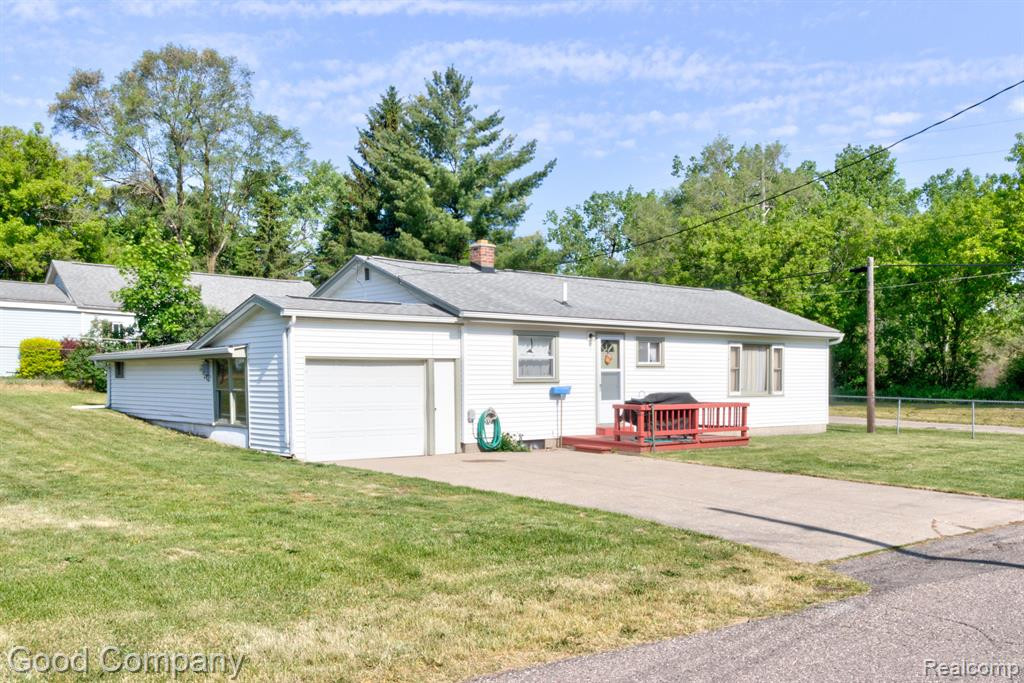 14 DIVISION Street, Oxford, MI 48371 — front exterior