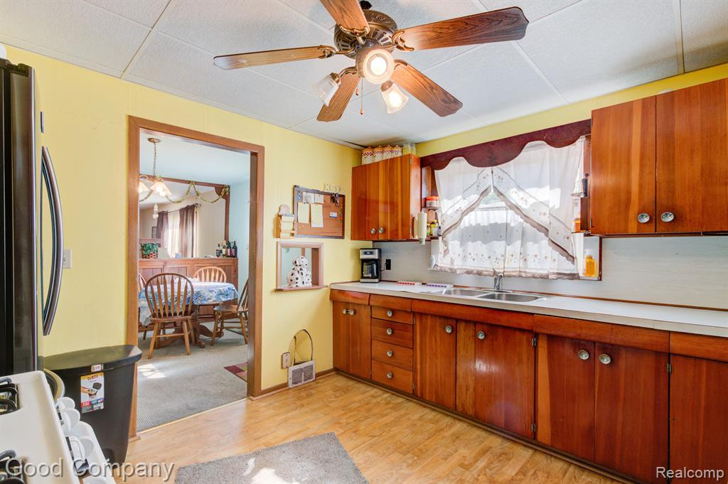 14 DIVISION Street, Oxford, MI 48371 — Photo 11