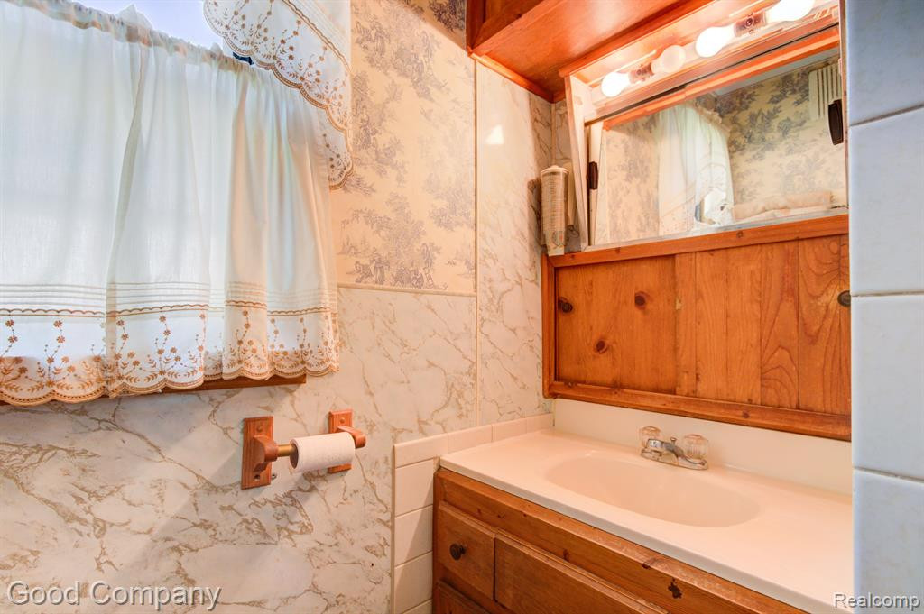 14 DIVISION Street, Oxford, MI 48371 — Photo 17