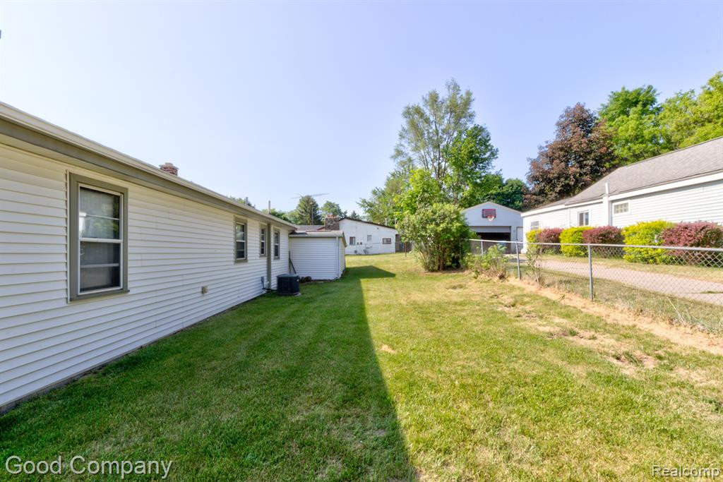 14 DIVISION Street, Oxford, MI 48371 — Photo 30