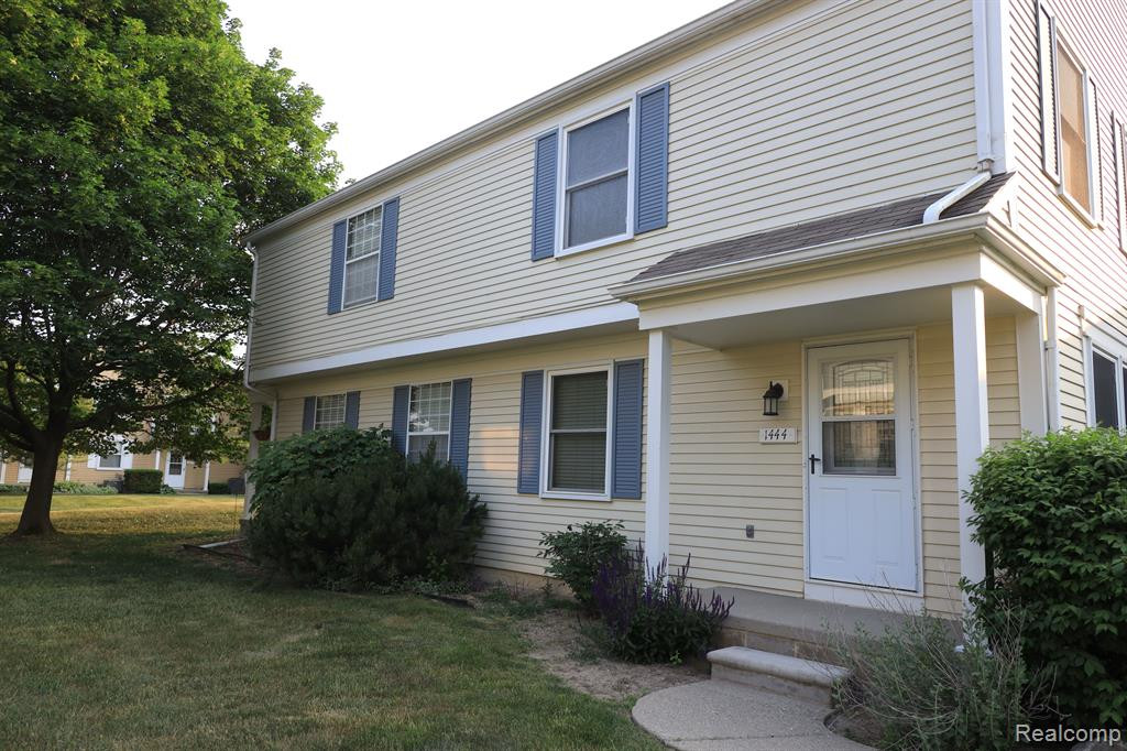 1444 MARINER Drive, Walled Lake, MI 48390 — Photo 2