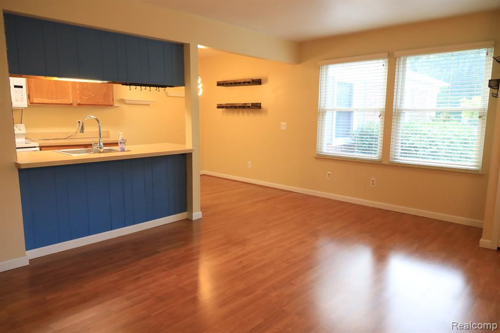 1444 MARINER Drive, Walled Lake, MI 48390 — Photo 3