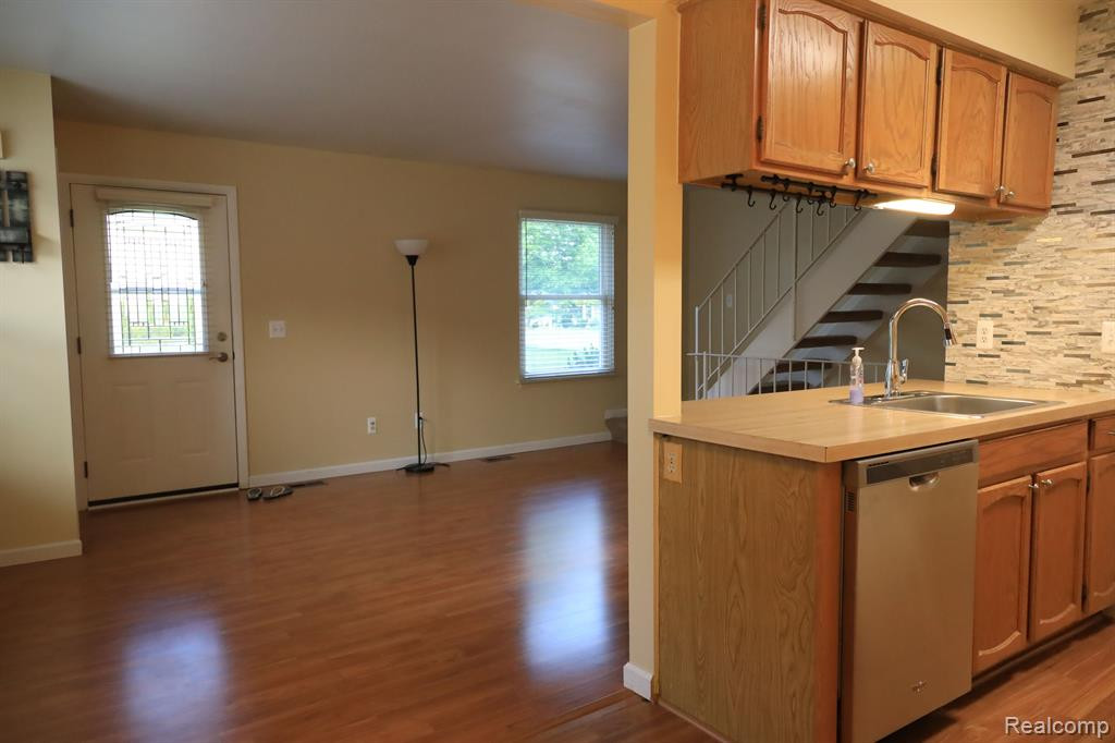 1444 MARINER Drive, Walled Lake, MI 48390 — Photo 6