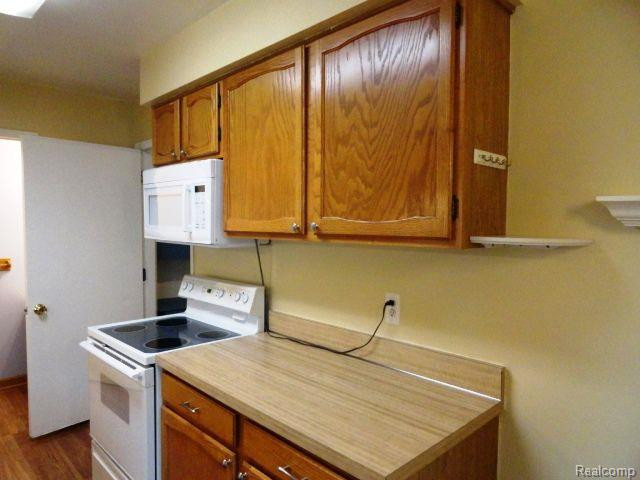 1444 MARINER Drive, Walled Lake, MI 48390 — Photo 7