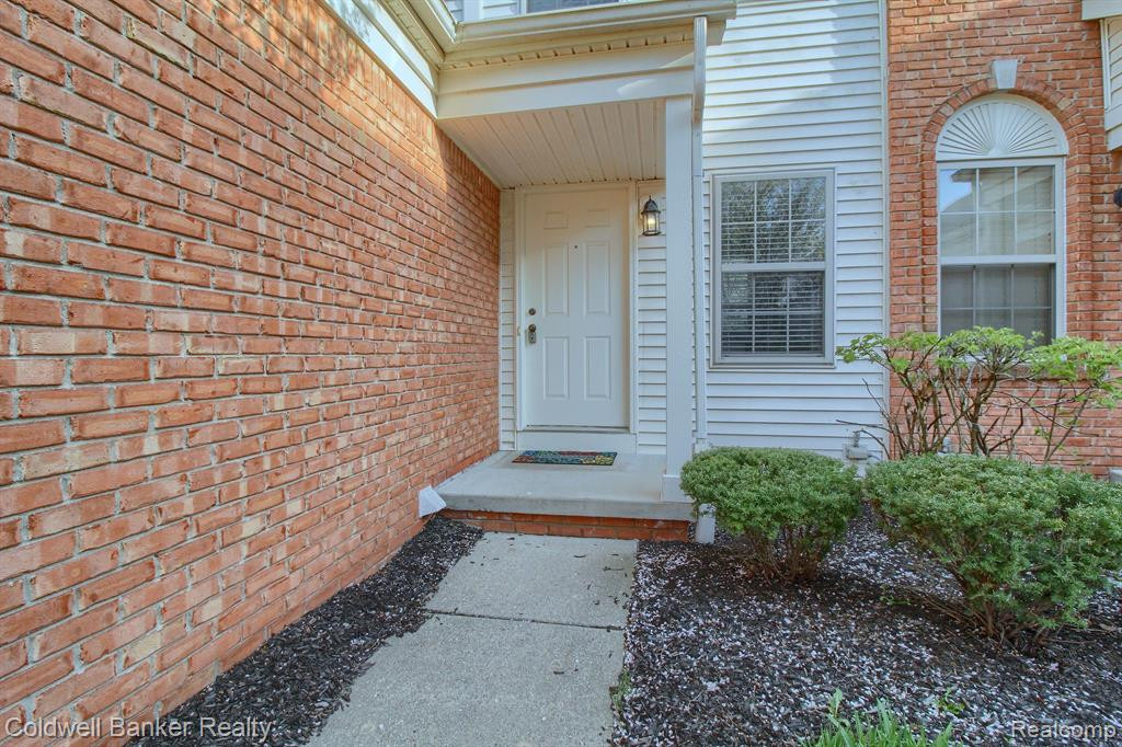 8905 MILLINGTON Court, 27, Belleville, MI 48111 — Photo 2