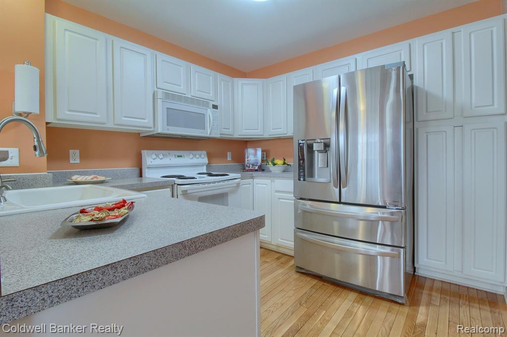 8905 MILLINGTON Court, 27, Belleville, MI 48111 — Photo 9