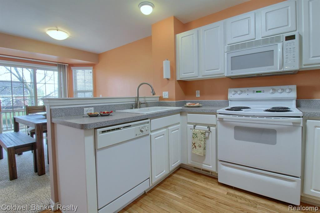 8905 MILLINGTON Court, 27, Belleville, MI 48111 — Photo 10