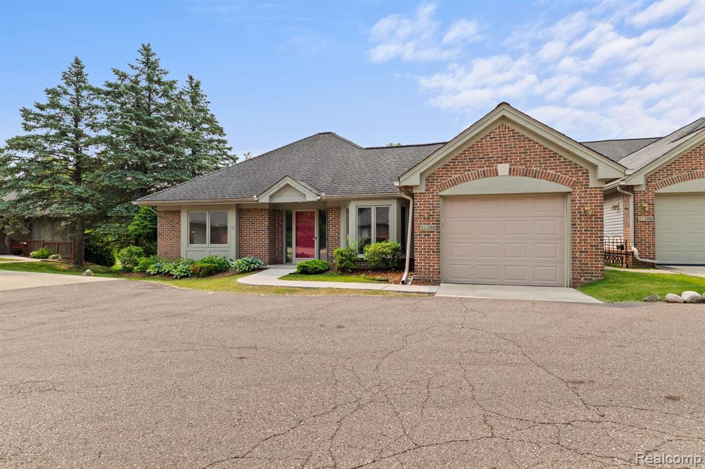 21388 MAGNOLIA Court, 4, Farmington Hills, MI 48336 — Photo 3