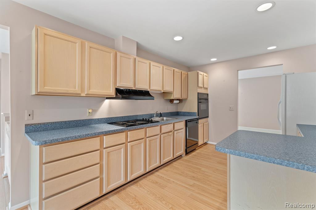 21388 MAGNOLIA Court, 4, Farmington Hills, MI 48336 — Photo 8