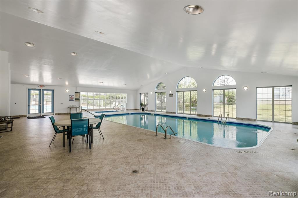 212 OAKBROOKE Drive, 2, South Lyon, MI 48178 — Photo 4