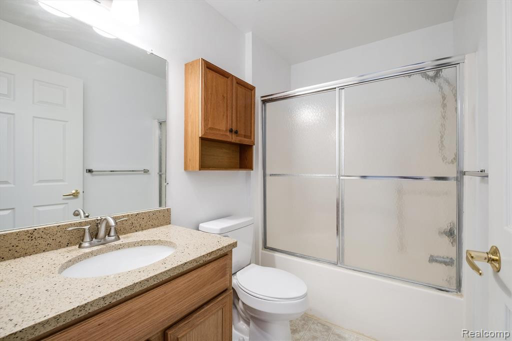 212 OAKBROOKE Drive, 2, South Lyon, MI 48178 — Photo 11