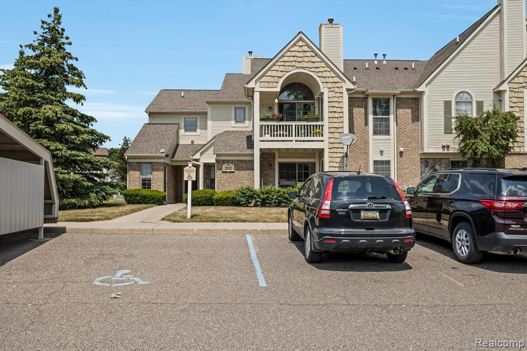 212 OAKBROOKE Drive, 2, South Lyon, MI 48178 — Photo 21