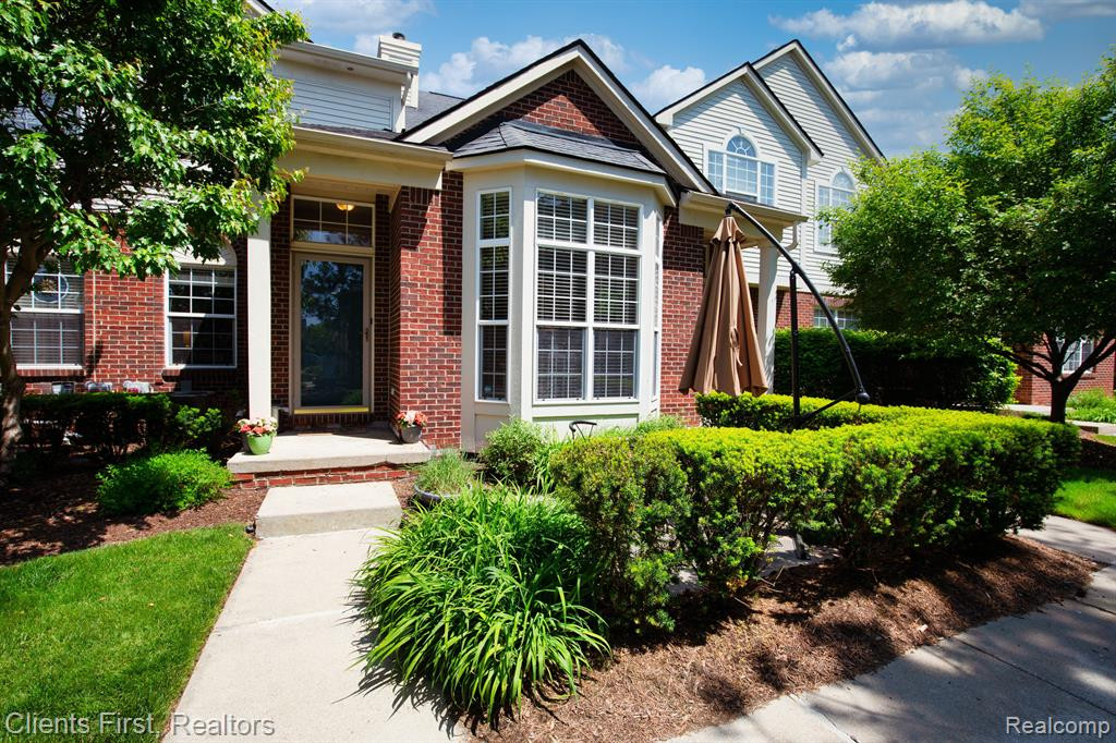 17102 CAITLIN Circle, Walled Lake, MI 48390 — Photo 2