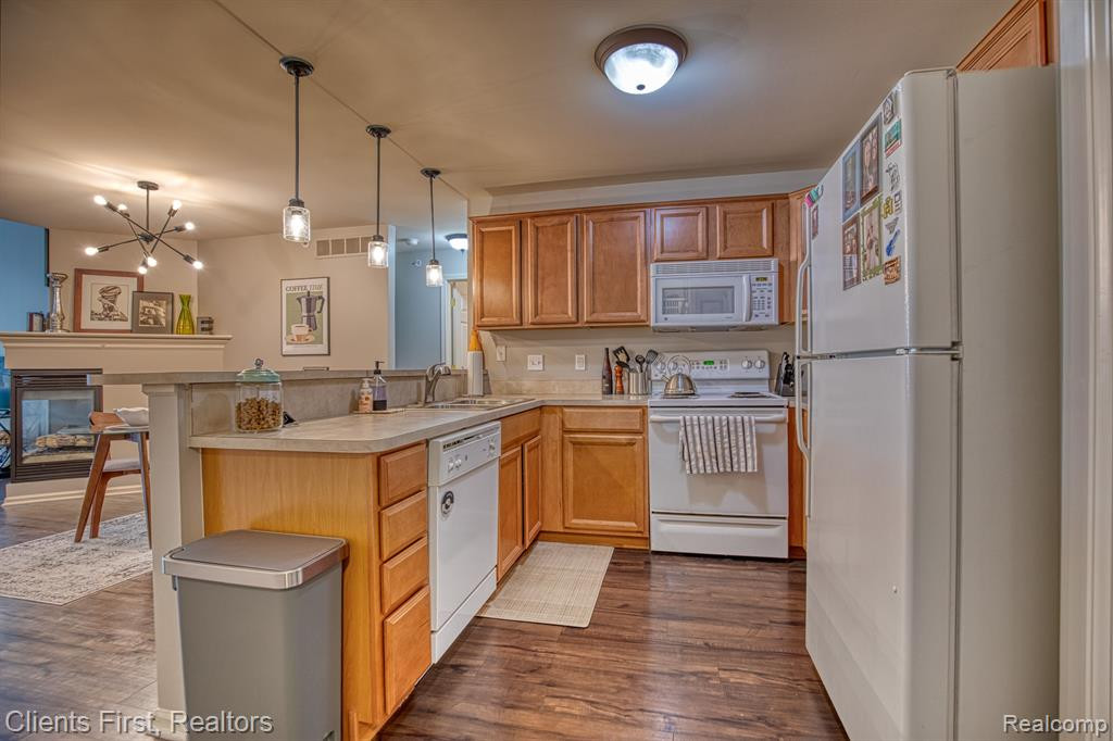 17102 CAITLIN Circle, Walled Lake, MI 48390 — Photo 12