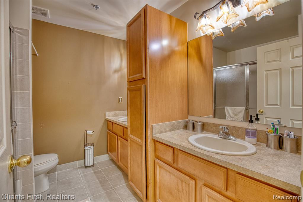 17102 CAITLIN Circle, Walled Lake, MI 48390 — Photo 16
