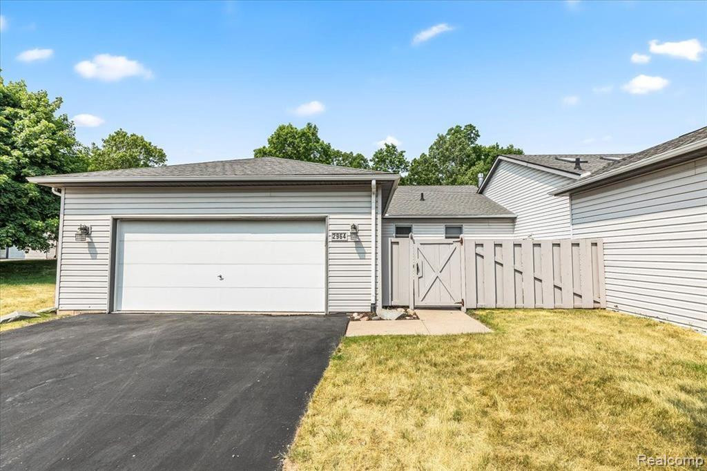2964 W TELLURIDE, Brighton, MI 48114 — front exterior