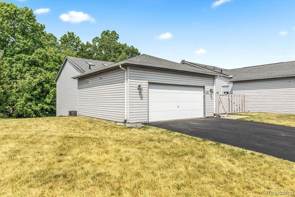 2964 W TELLURIDE, Brighton, MI 48114 — Photo 2
