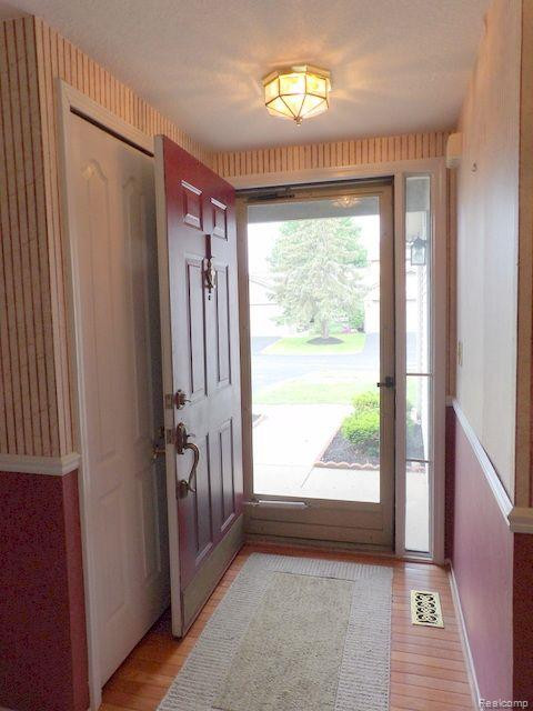 22509 SILVER CREEK Drive, Woodhaven, MI 48183 — Photo 3